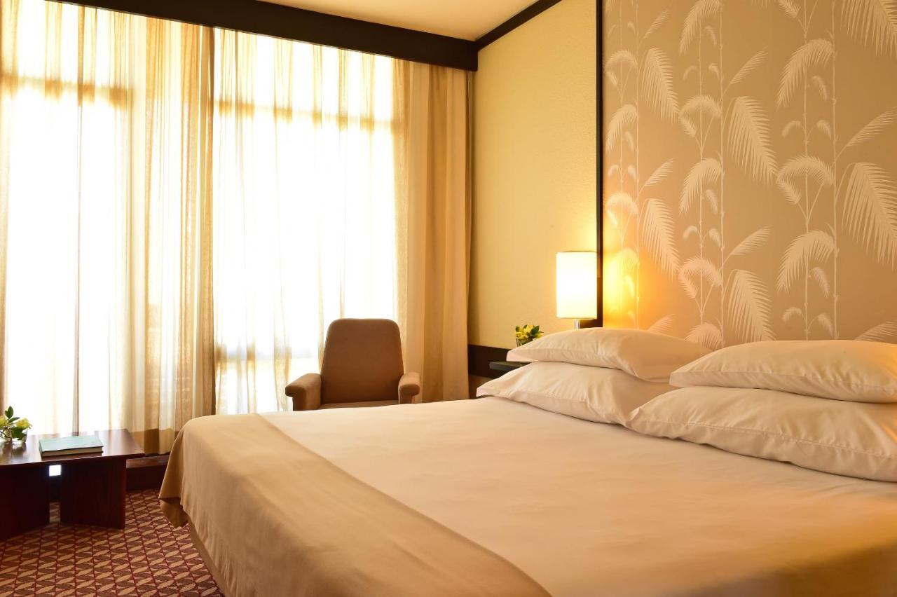 เพสทาน่าคาสิโนพาร์คโฮเต็ลแอ่นด์คาสิโน Hotel ฟุงชาล ภายนอก รูปภาพ A room at the hotel