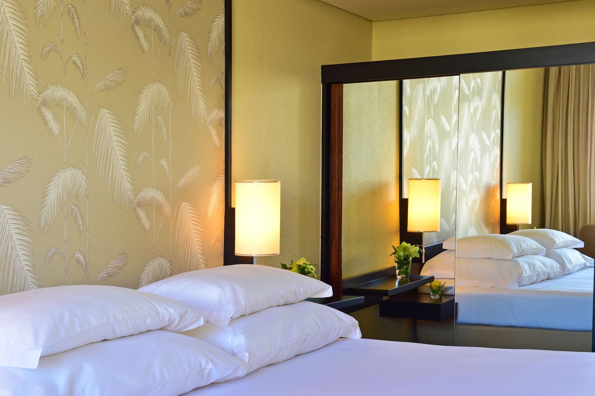 เพสทาน่าคาสิโนพาร์คโฮเต็ลแอ่นด์คาสิโน Hotel ฟุงชาล ภายนอก รูปภาพ A bedroom at the hotel