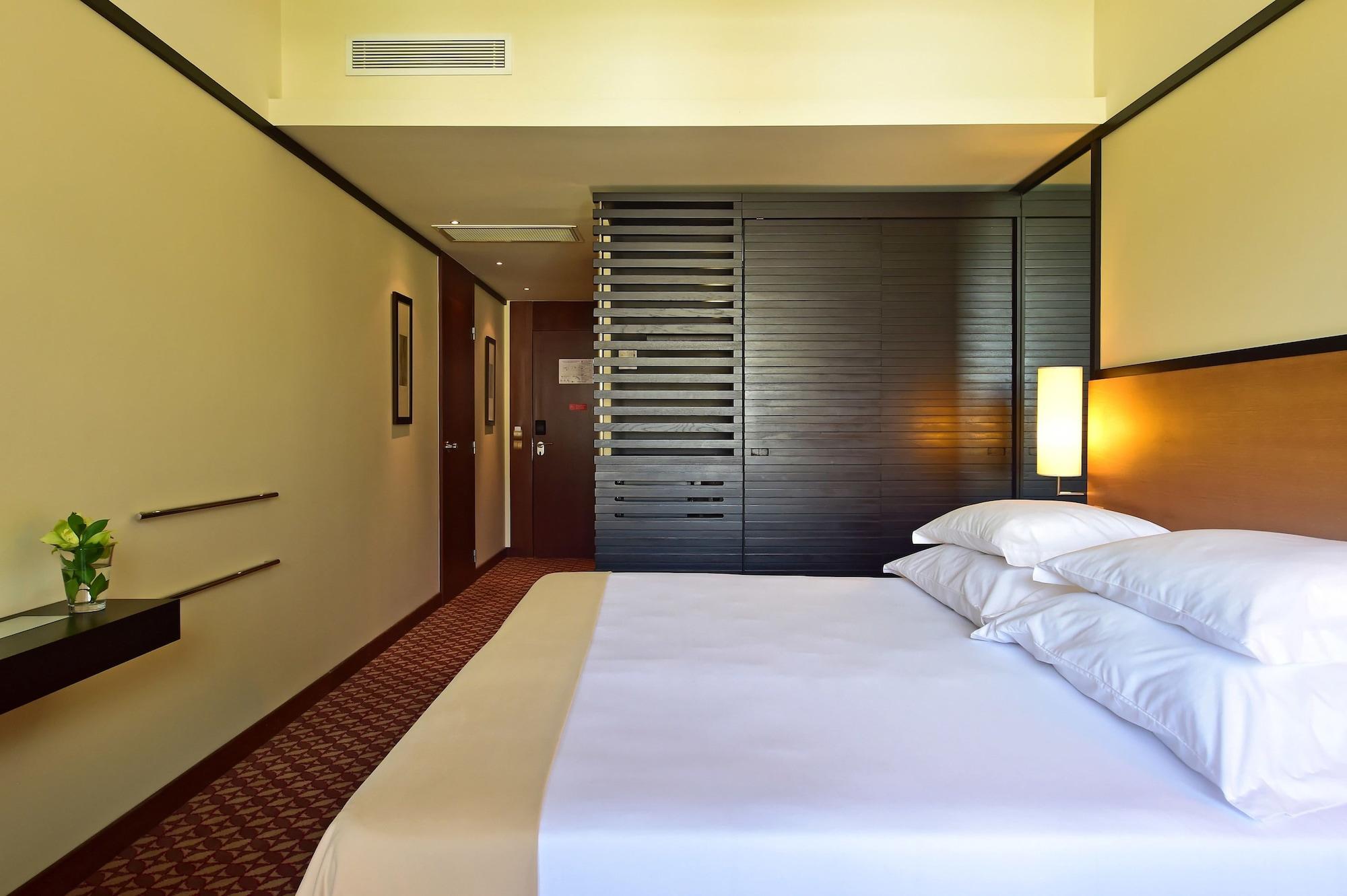 เพสทาน่าคาสิโนพาร์คโฮเต็ลแอ่นด์คาสิโน Hotel ฟุงชาล ภายนอก รูปภาพ A room at the hotel