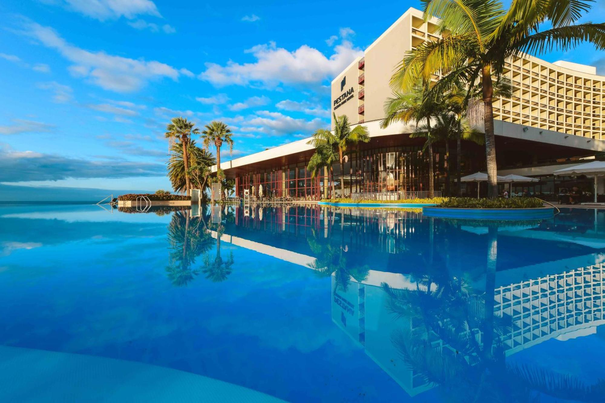 เพสทาน่าคาสิโนพาร์คโฮเต็ลแอ่นด์คาสิโน Hotel ฟุงชาล ภายนอก รูปภาพ The pool at the Hilton