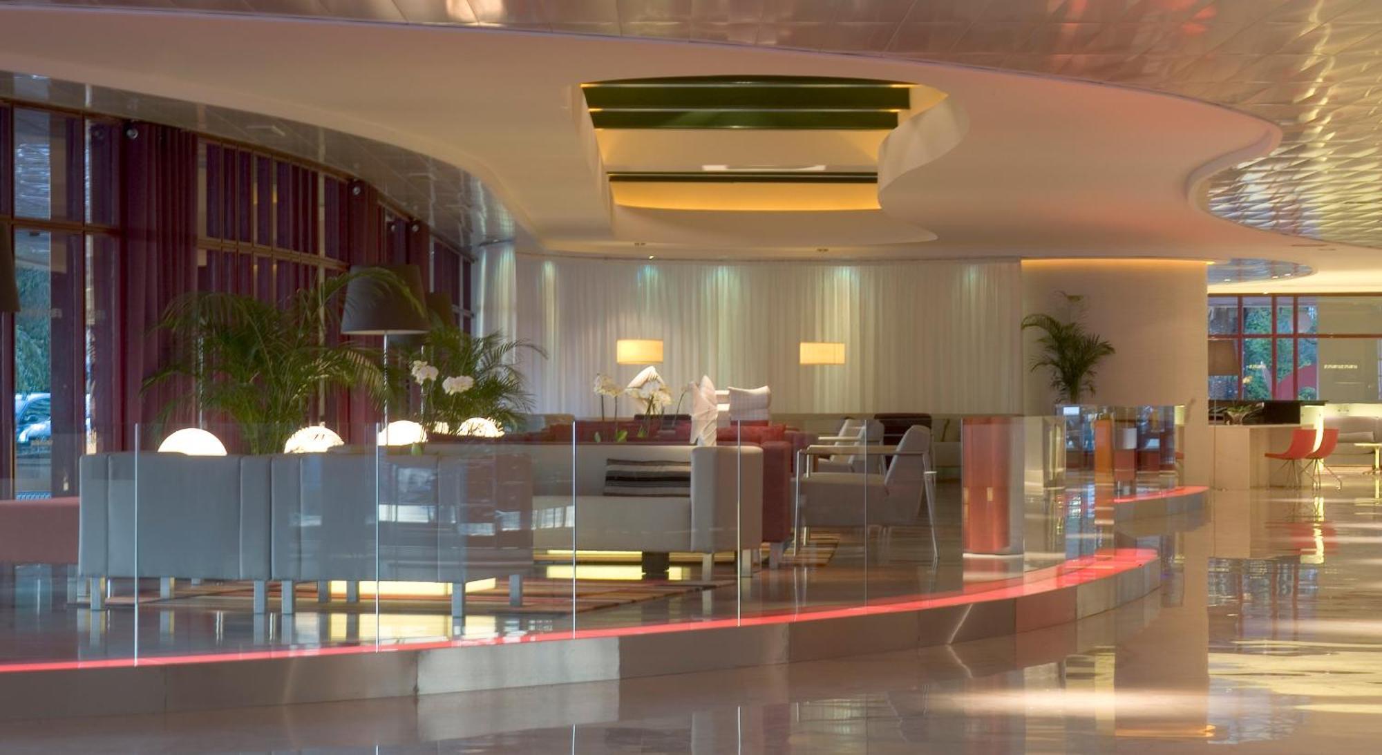 เพสทาน่าคาสิโนพาร์คโฮเต็ลแอ่นด์คาสิโน Hotel ฟุงชาล ภายนอก รูปภาพ The lobby of the hotel