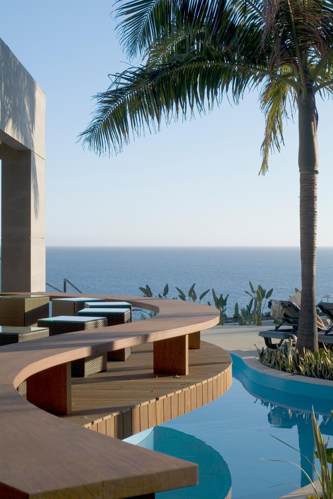 เพสทาน่าคาสิโนพาร์คโฮเต็ลแอ่นด์คาสิโน Hotel ฟุงชาล ภายนอก รูปภาพ The beach at the Four Seasons Resort