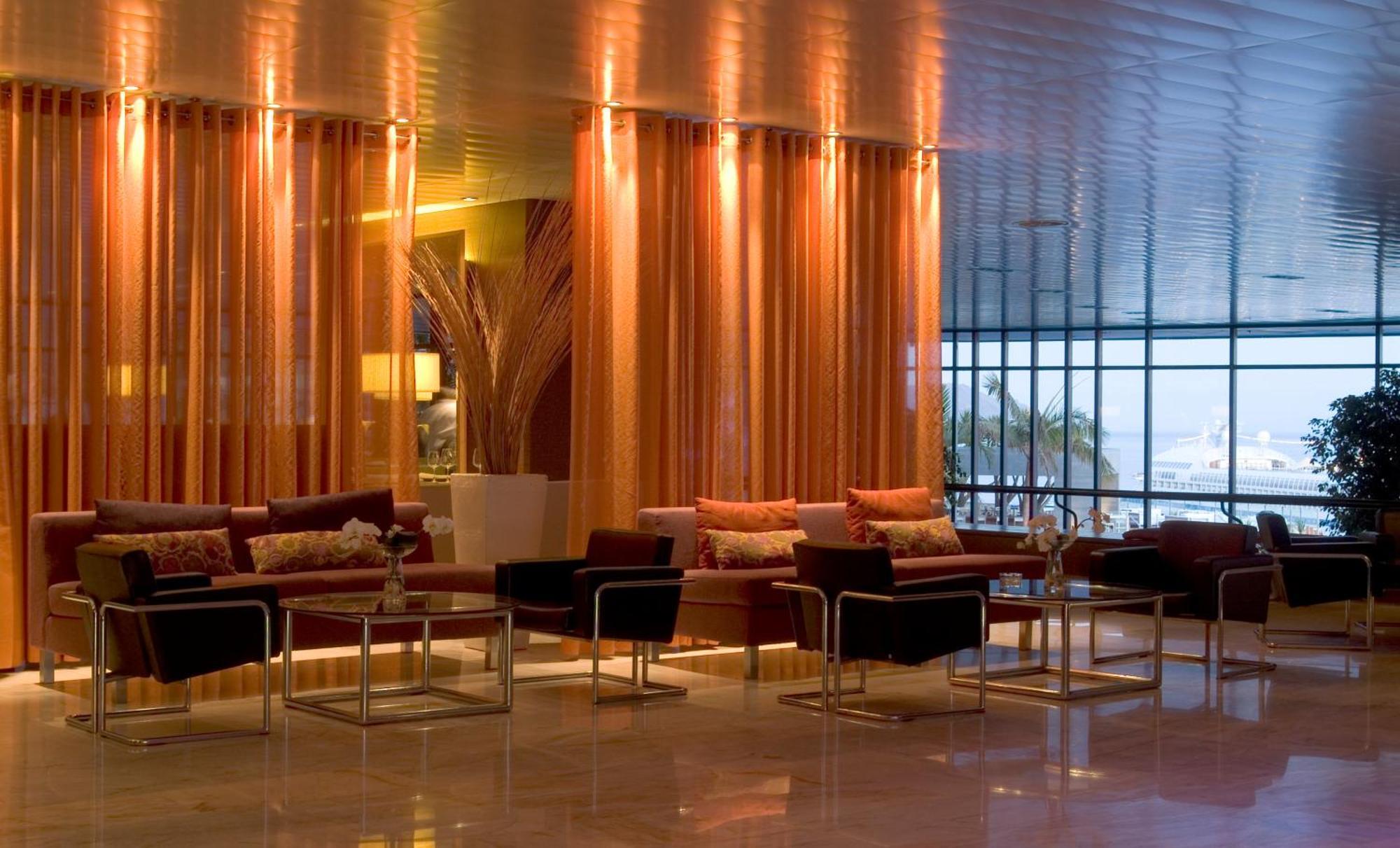 เพสทาน่าคาสิโนพาร์คโฮเต็ลแอ่นด์คาสิโน Hotel ฟุงชาล ภายนอก รูปภาพ The lobby of the hotel
