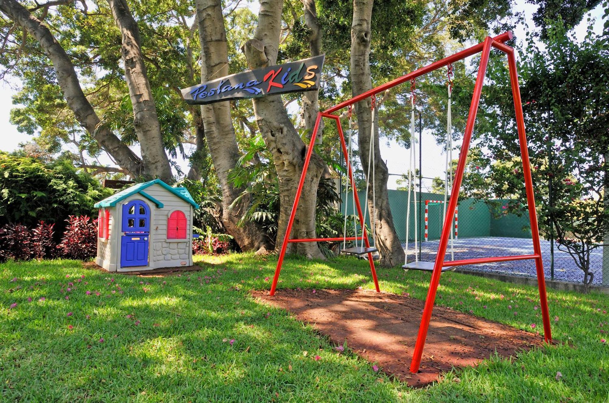 เพสทาน่าคาสิโนพาร์คโฮเต็ลแอ่นด์คาสิโน Hotel ฟุงชาล ภายนอก รูปภาพ Playground at the school