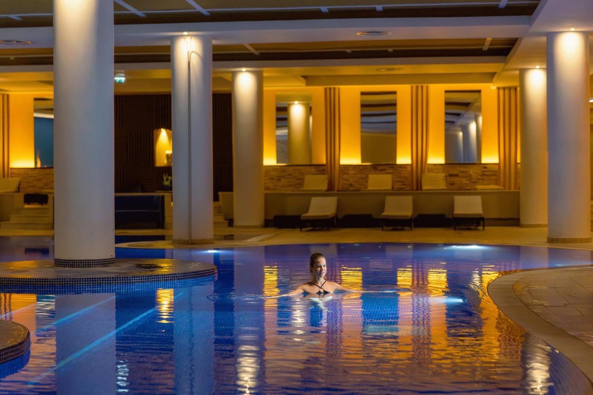 เพสทาน่าคาสิโนพาร์คโฮเต็ลแอ่นด์คาสิโน Hotel ฟุงชาล ภายนอก รูปภาพ