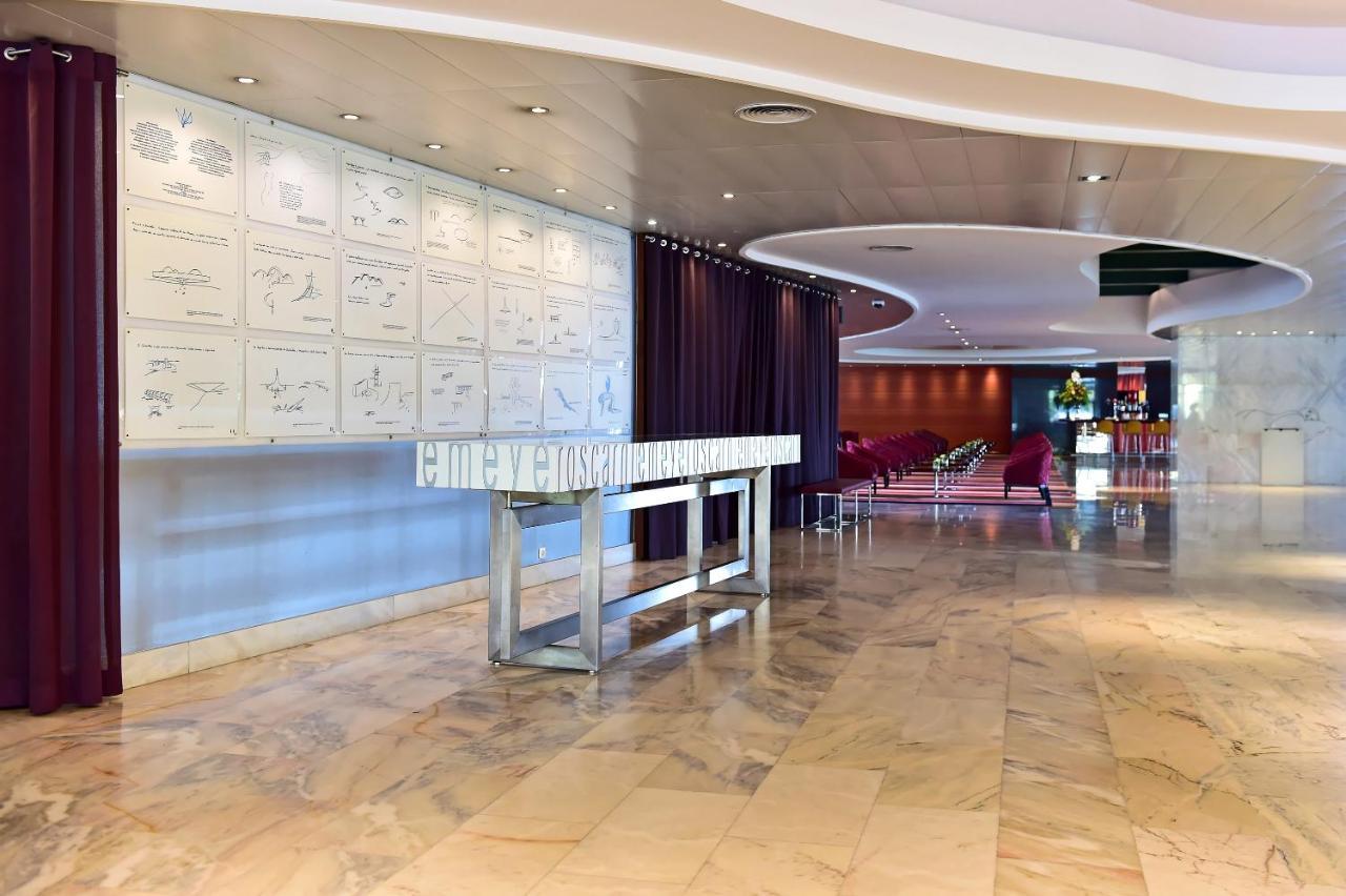 เพสทาน่าคาสิโนพาร์คโฮเต็ลแอ่นด์คาสิโน Hotel ฟุงชาล ภายนอก รูปภาพ The lobby of the hotel